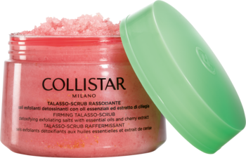 Collistar Talasso Scrub Rassodante, różowy peeling ujędrniający w otwartym, przezroczystym słoiku, obok zielona pokrywka.