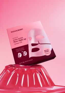 EGGALBERRY Collagen Pore-tight Hydrogel mask w różowo-czarnym opakowaniu, widok z przodu na różowej galaretce.
