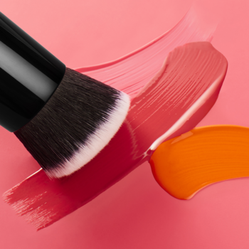 E.L.F. Liquid Blush ,pędzel do różu, do formuł płynnych i kremowych,kompozycja-1