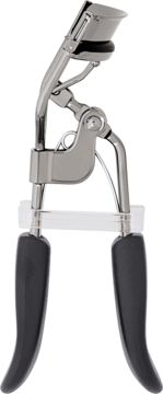 Srebrna zalotka do rzęs e.l.f. z czarnymi, ergonomicznymi uchwytami, widok z przodu, do podkręcania rzęs.