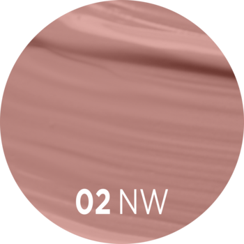 Płynna pomadka matowa, odcień 02 NW, beżowo-różowy swatch. Miękkie matowe wykończenie.