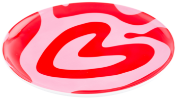 Owalna, błyszcząca pastylka owocowa, z jasnoróżowym tłem i dynamicznym, czerwonym, wirującym wzorem. Widok z góry.