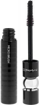 Tusz MAC Stack Micro Brush, otwarty, z czarną ryflowaną tubką i aplikatorem z logo MAC, na białym tle.