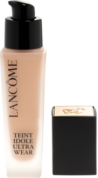 Matujący podkład Lancôme Teint Idole Ultra Wear w matowej szklanej butelce z pompką, obok otwarta czarna nakrętka.