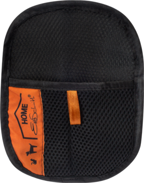 Czarna rękawica do usuwania sierści Ewa Schmitt HOME z pomarańczowym panelem i siateczkową teksturą, widok z przodu.