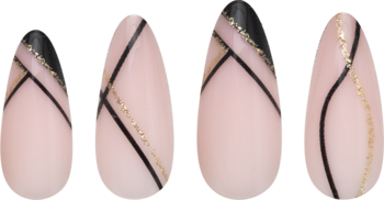 Cztery tipsy migdałki w odcieniu nude z czarnymi liniami i złotymi, brokatowymi wzorami, widok z przodu.