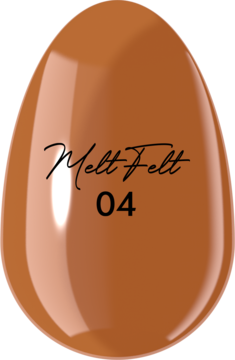 Jajowata, błyszcząca buteleczka lakieru hybrydowego Melt Felt 04 w kolorze ciepłego brązu, widok z przodu.