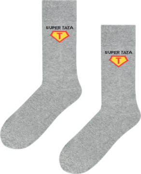 Dwie szare skarpety Eloy 'Super Tata' z czerwono-żółtym logo superbohatera z literą T na górze.