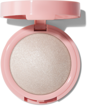 Otwarty różowy kompakt z okrągłym, perłowym rozświetlaczem do twarzy w odcieniu szampana. Widok z góry.