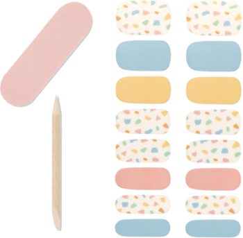 Ardell Nail Addict: zestaw z pilniczkiem, patyczkiem i 16 naklejkami na paznokcie w paski pastelowe i wzory terrazzo.