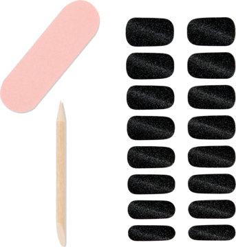 Czarne żelowe paski Ardell Nail Addict, pilniczek i patyczek, na różowo-szarym tle, widok z góry.