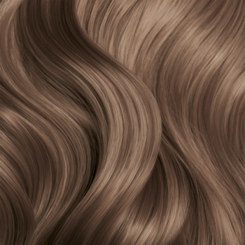 Lśniące, falowane włosy w naturalnym, jasnym odcieniu popielatego brązu, z widoczną gładką teksturą.