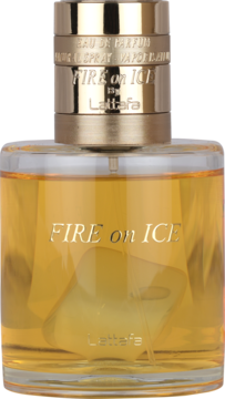 Lattafa Fire on Ice, szklany flakon perfum z bursztynowym płynem, złota zakrętka, widoczne logo.