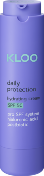 Fioletowa tuba kremu KLOO Daily Protection SPF 50 z zielonym logo i kwasem hialuronowym.