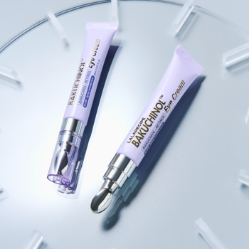 Dwie lawendowe tubki LaLaRecipe Bakuchinol Eye Cream leżą na jasnym tle, jedna z aplikatorem roll-on.