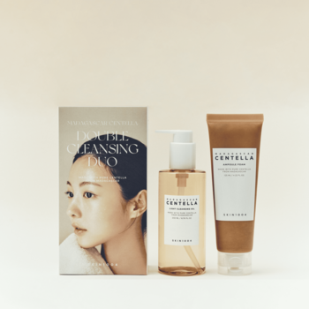 Skin1004 Madagascar Centella Double Cleansing Duo: olejek w przezroczystej butelce i pianka w brązowej tubce, z pudełkiem.