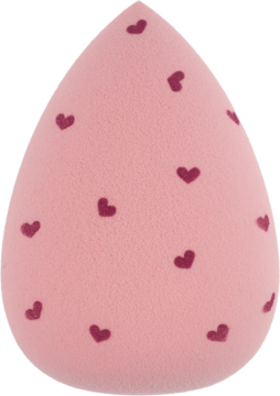 Różowa gąbka do makijażu w kształcie łezki z bordowymi serduszkami, idealna do blendowania, widok z przodu.