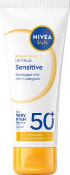 NIVEA SUN UV FACE Sensitive SPF50+ PA++++, biała tuba z żółtym akcentem, przód. Chroni i nawilża skórę wrażliwą.