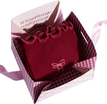 Bordowe skarpetki damskie z falbanką i haftowaną kokardką w ozdobnym, otwartym pudełku prezentowym.
