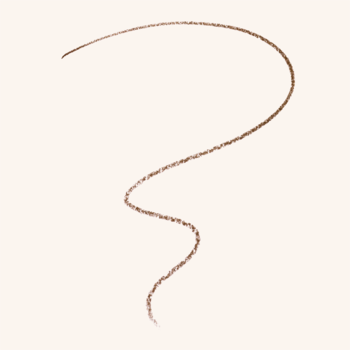 Delikatna, falista kreska jasnobrązowej kredki do brwi na beżowym tle, prezentująca naturalny kolor.