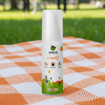 Biały spray Vaco Protect 3w1 przeciw komarom i kleszczom, z etykietą przedstawiającą dzieci, na kocu piknikowym w parku.