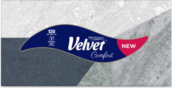 Granatowa, falista etykieta Velvet Comfort z różowym napisem NEW, 120 chusteczek 3-warstwowych, na marmurowym tle.