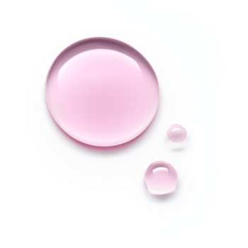 Zbliżenie na trzy lśniące, różowe krople, przypominające serum nawilżające, na czystym, białym tle.