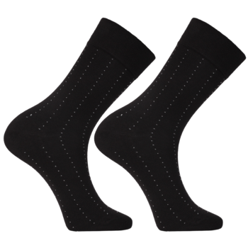Para czarnych długich skarpet męskich z delikatnym, pionowym, kropkowanym wzorem, stojących pod kątem.