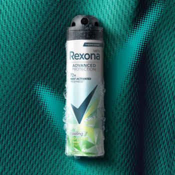 Antyperspirant Rexona Men Advanced Protection Cooling Iced Lemon & Sage, biała puszka na turkusowym tle.