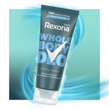 Rexona Men Whole Body Deo Ocean Rush, granatowy krem-dezodorant w tubce, z białym logo, na tle błękitnych fal.