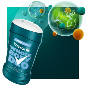 Rexona Men Whole Body Deo Ocean Rush, ciemnoturkusowy sztyft do ciała, widok z przodu, na tle zielonych baniek.