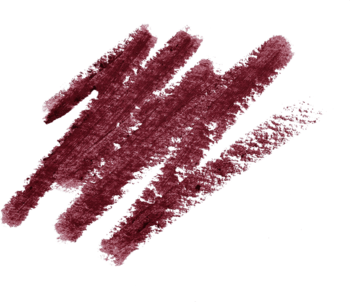 Próbka bordowej kredki do oczu L’Oréal Paris Haute Couleur na białym tle, ukazująca płynną aplikację i blendowanie.