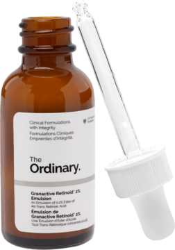 Serum The Ordinary Granactive Retinoid 2% Emulsion w bursztynowej butelce z wyciągniętym zakraplaczem.