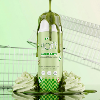 Balsam do ciała Matcha Latte w zielonej butelce, z kapiącą polewą i bitą śmietaną matcha. Nawilżający.