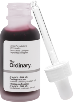 The Ordinary AHA 30% + BHA 2% Peeling Solution, butelka z purpurowym płynem i odłączonym zakraplaczem, ukośnie.