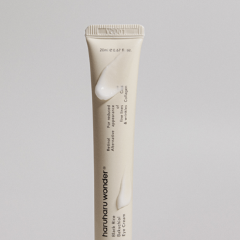 haruharu wonder Black Rice Bakuchiol Eye Cream, beżowa tubka z białymi kropelkami kremu, retinol alternative, widok z przodu.