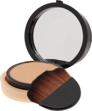 Giorgio Armani Luminous Silk Glow Fusion Powder. Widok z góry na otwarte opakowanie z lusterkiem, beżowy puder i brązowy pędzel.