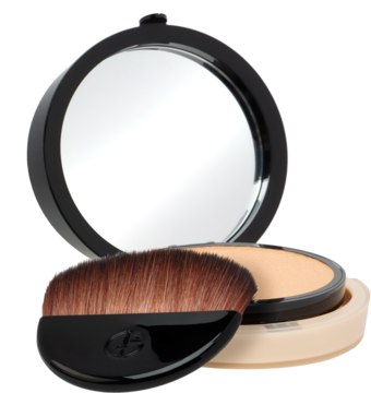 Giorgio Armani Luminous Silk Glow Fusion Powder: otwarte lusterko, beżowy puder i czarny pędzel, widok z przodu.