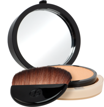 Giorgio Armani Luminous Silk Glow Fusion Powder: beżowy puder utrwalający z pędzlem i otwartym, czarnym lusterkiem.
