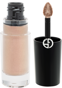 Otwarty Giorgio Armani Eye Tint Shimmer, jasnobeżowy cień w płynie w przezroczystej butelce, z aplikatorem z boku.