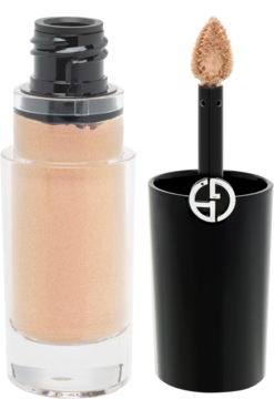 Jasnobeżowy, błyszczący cień Giorgio Armani Eye Tint Shimmer w butelce, obok otwarty aplikator z logotypem.