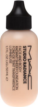 MAC Studio Radiance Radiant Sheer Foundation, jasnobeżowa butelka z czarnym zakraplaczem, widok z przodu.