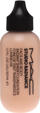 MAC Studio Radiance Face and Body Radiant Sheer Foundation, beżowa butelka 50ml z czarną nakrętką, widok z przodu.