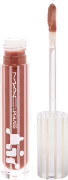 Otwarty błyszczyk MAC Lipglass w brązowym kolorze, butelka i aplikator z puszystą końcówką na białym tle.