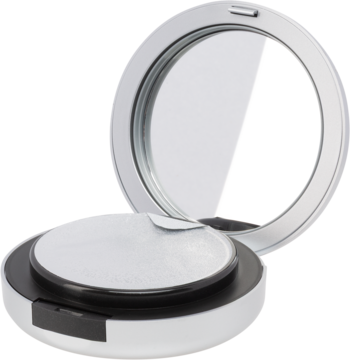 Otwarty biały puder w kompakcie z okrągłym lustrem i puszkiem, transparentny, widok pod kątem.