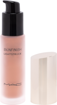 MAC SKINFINISH LIGHTSTRUCK, jasnoróżowy rozświetlacz w płynie w matowej butelce z pompką, obok złota nakrętka.