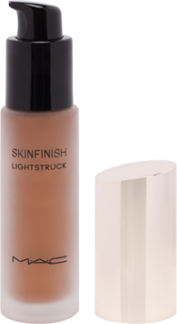 Brązowy podkład MAC Skinfinish Lightstruck w matowej butelce z pompką, obok jasna sześciokątna nakrętka.