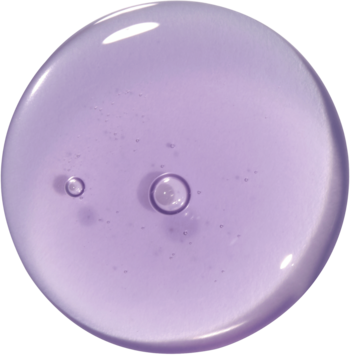 Swatch fioletowego, błyszczącego olejku Kaja Juicy Glass Lip Oil Grape Glowtini z bąbelkami powietrza.