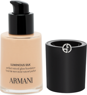 Beżowy podkład Armani Luminous Silk Perfect Natural Glow Foundation z pompką, obok czarna nakrętka z logo.