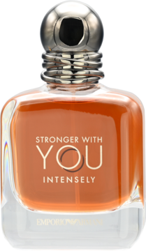 Perfumy Armani Stronger With You Intensely w pomarańczowej butelce ze srebrnym korkiem, widok z przodu.